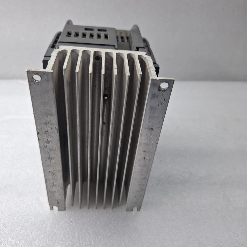 SIEMENS 6SL3210-5BB17-5UV0 SINAMICS V20 0.75HP FOR PARTS